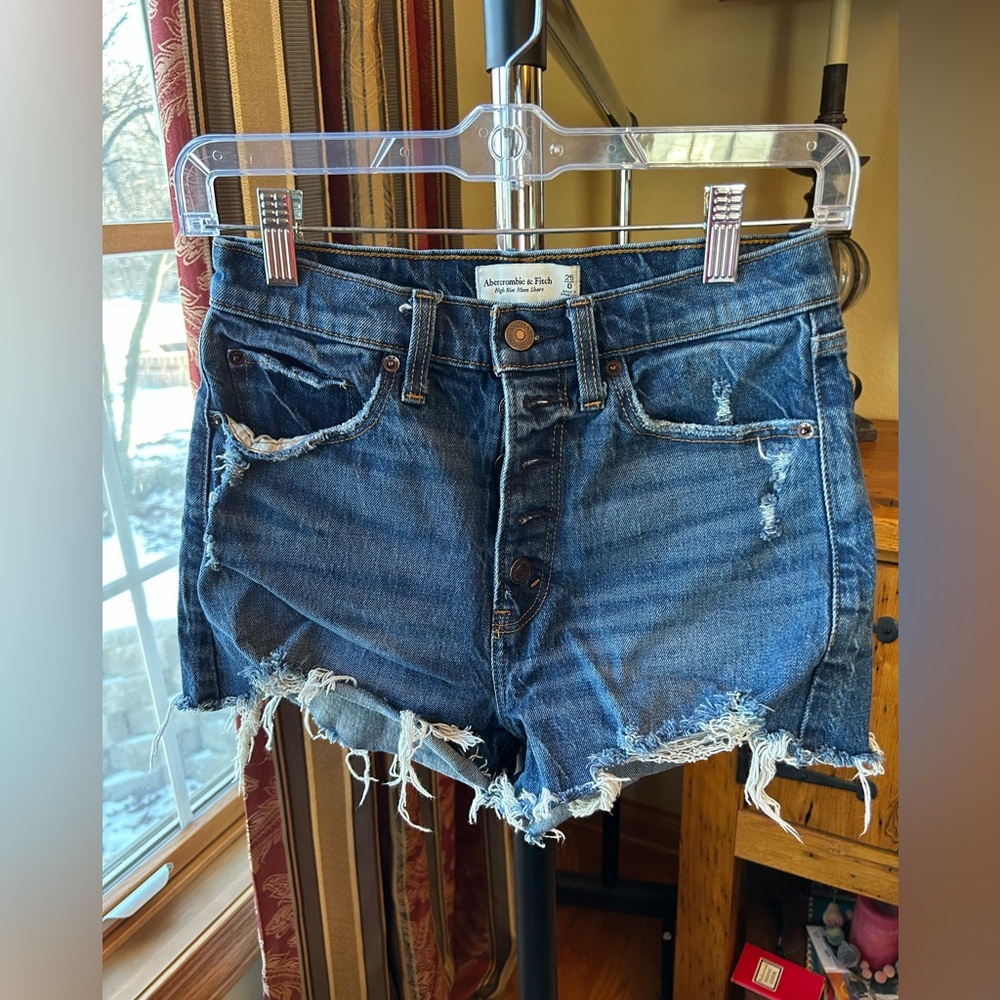 Abercrombie & Fitch high rise mom short size 25